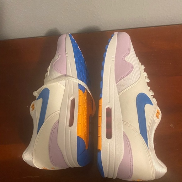 Nike White and Blue Athletic Shoes Air Max 1 Nike women sz 11 fits men size 9.5 - Picture 1 of 7